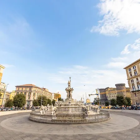 Piazza Municipio Apartments by Wonderful Italy-3